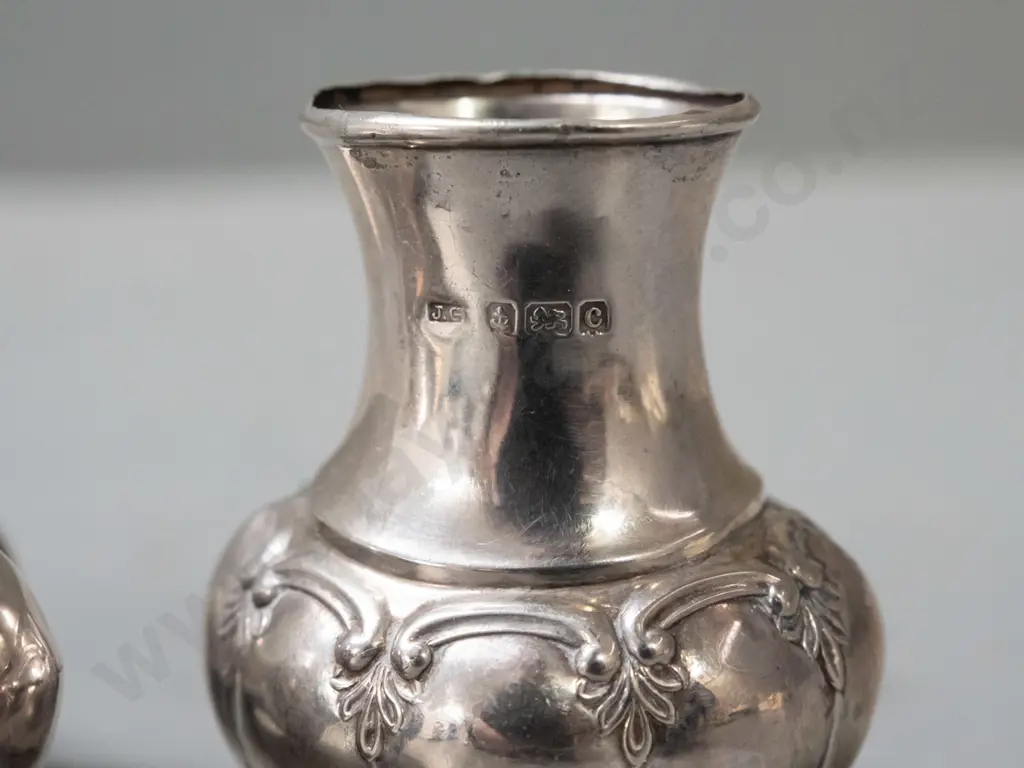 2 sterling silver condiments / shakers with pierced lids - base and lids hallmarked, also marked 'K' on base H-85 - some Image 1++