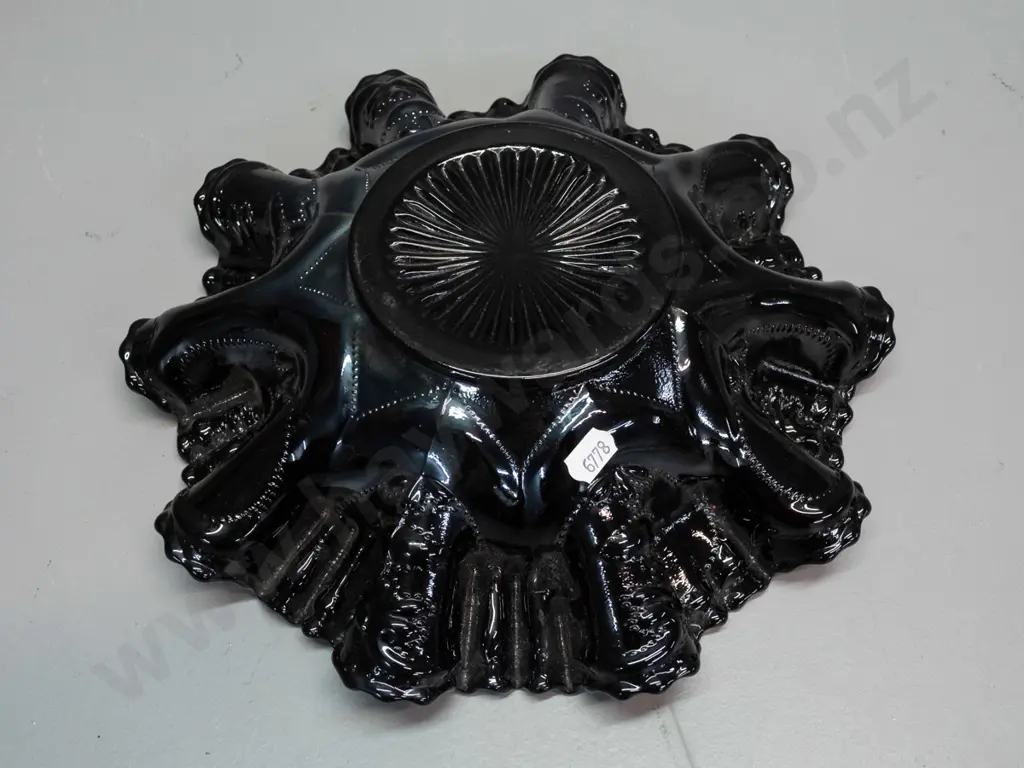 dark purple carnival glass frilled rim bowl with cockerel motif H-80 D-280 Image 1++