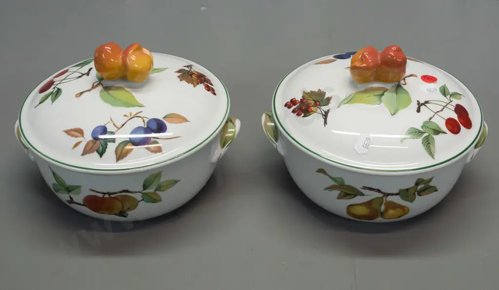 2 Royal Worcester "Evesham Vale" lidded vegetable dishes / tureens H-140 W-200 Image 1++