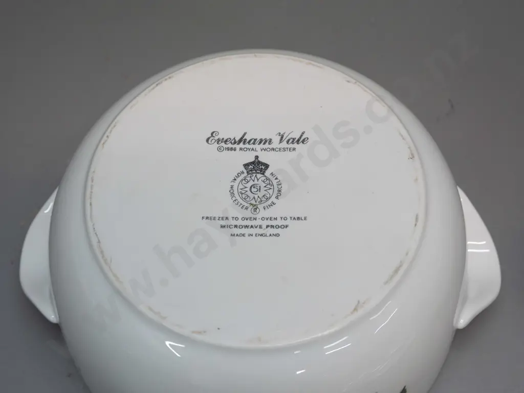 2 Royal Worcester "Evesham Vale" lidded vegetable dishes / tureens H-140 W-200 Image 1++