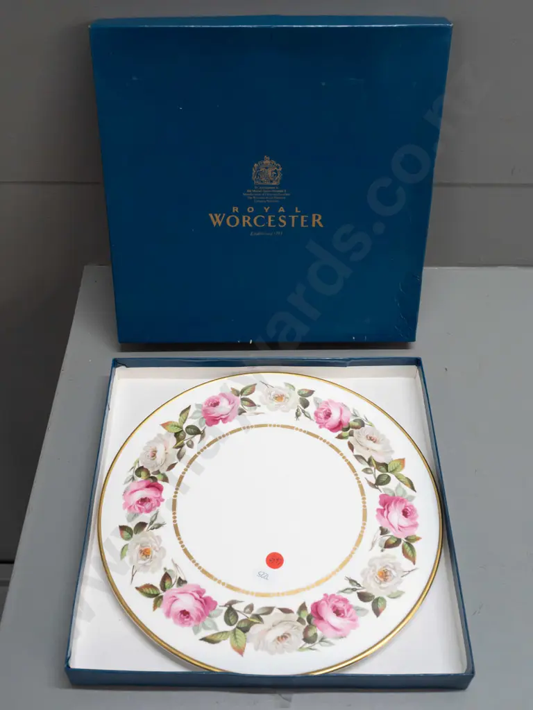 Royal Worcester Royal Garden cake plate with footed rim & original box D-280 Image 1++