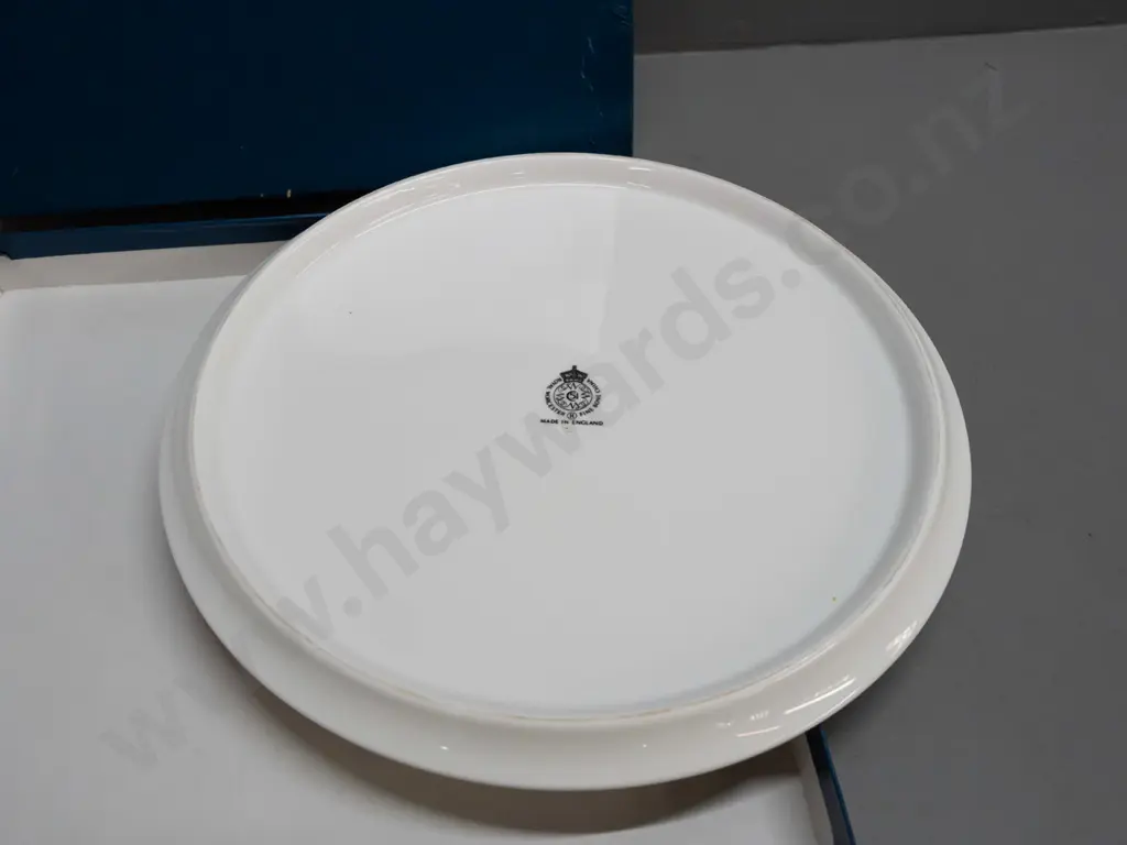 Royal Worcester Royal Garden cake plate with footed rim & original box D-280 Image 1++