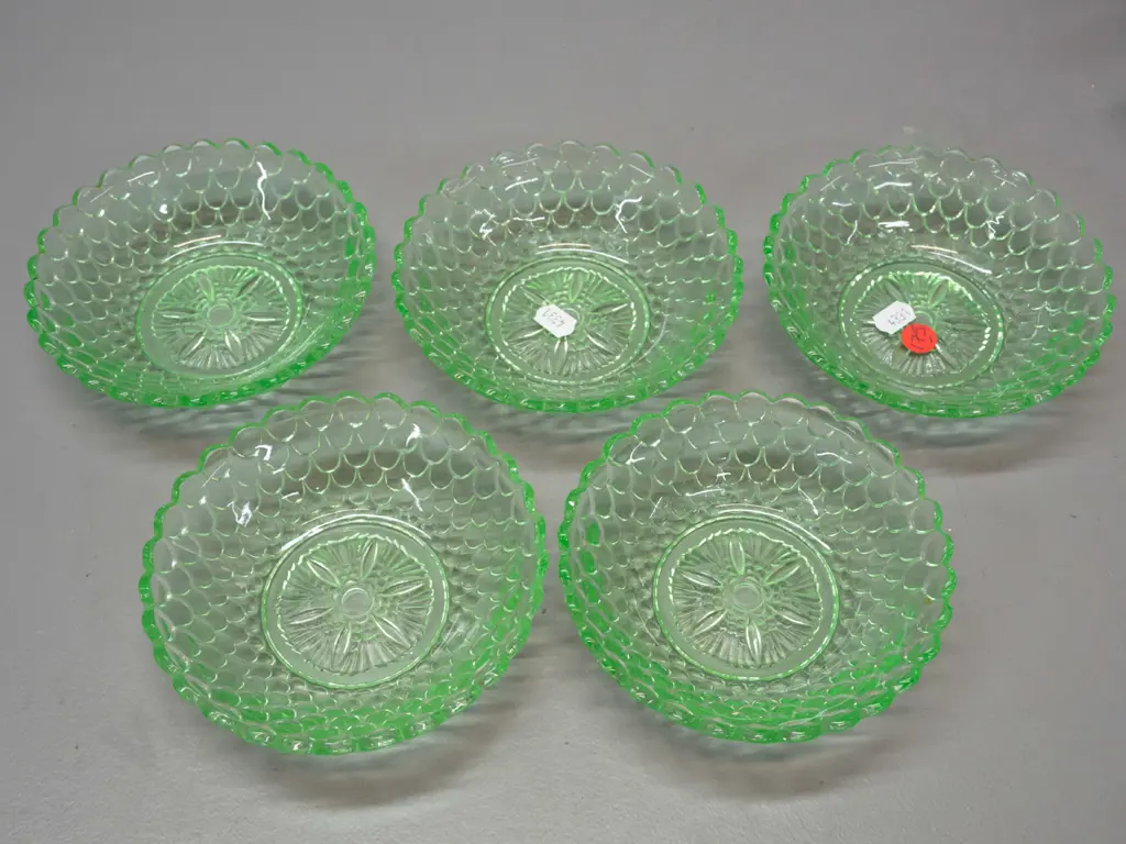 5 moulded green uranium glass sweet dishes - nice glow. Diameter 135 Image 1++