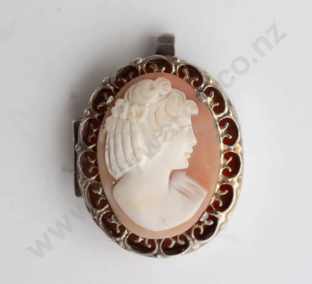 silver cameo locket no chain Image 1++