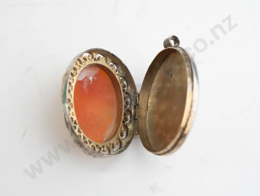 silver cameo locket no chain Image 1++