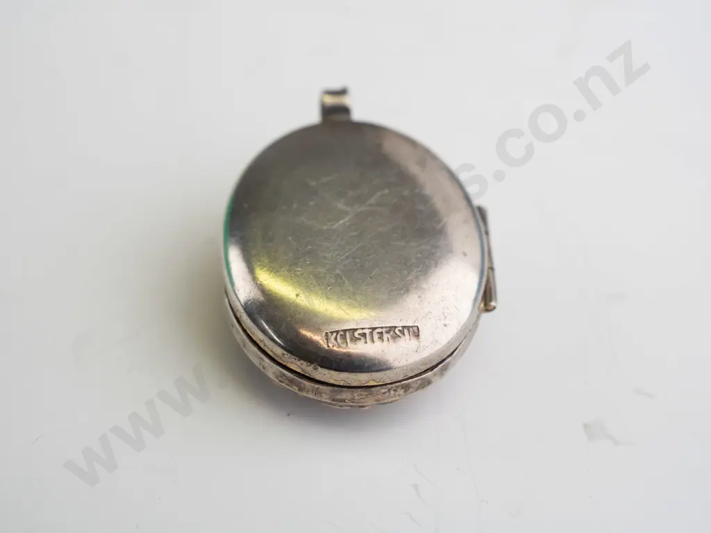 silver cameo locket no chain Image 1++