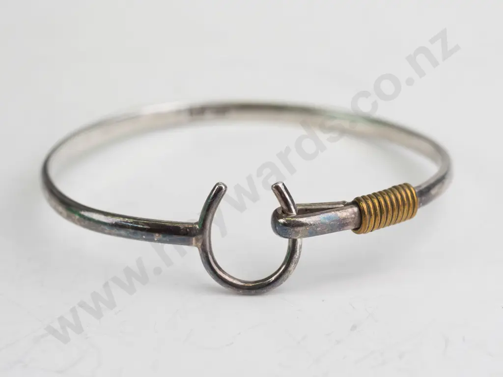 silver horse shoe catch bangle stamped 925 10gm Image 1++