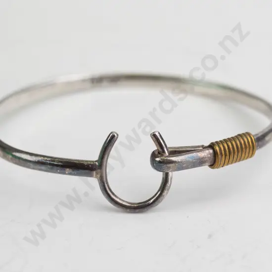 silver horse shoe catch bangle stamped 925 10gm