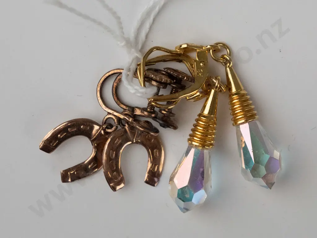 2 pairs of 9ct rolled gold earrings - [horse shoe screw on] Image 1++