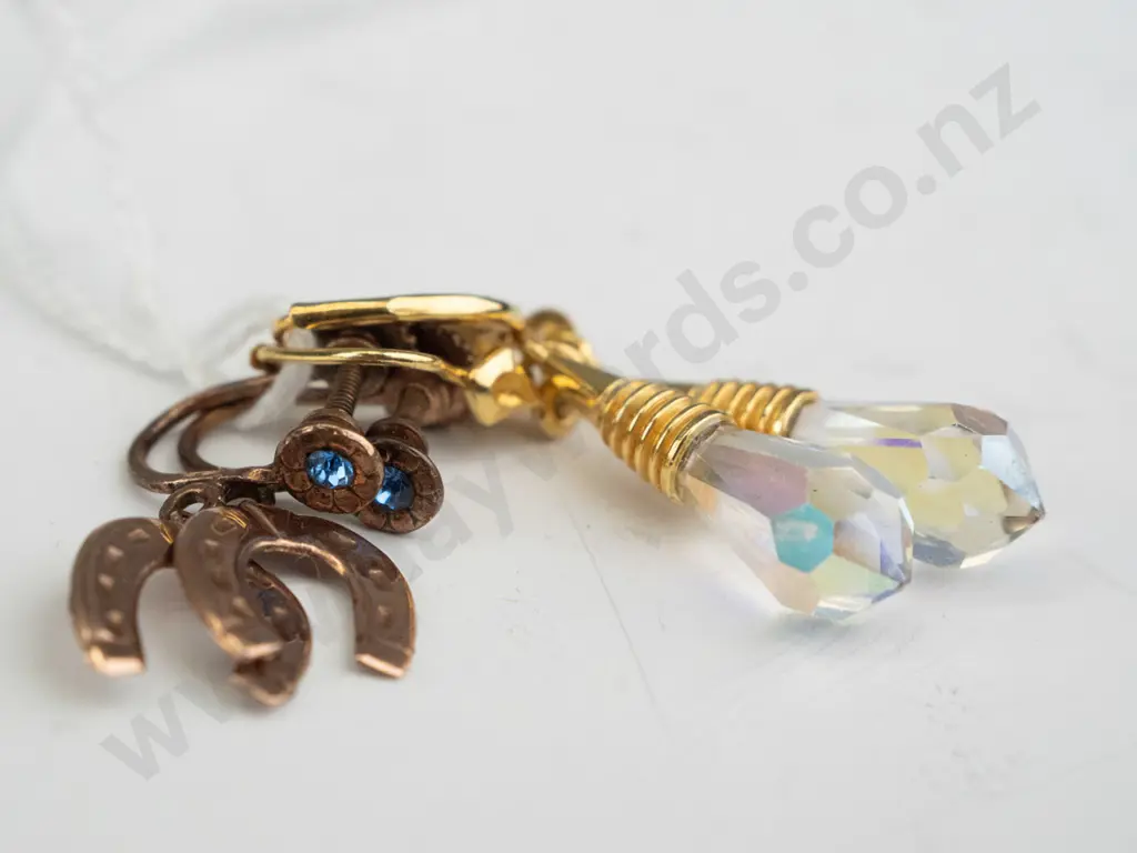 2 pairs of 9ct rolled gold earrings - [horse shoe screw on] Image 1++