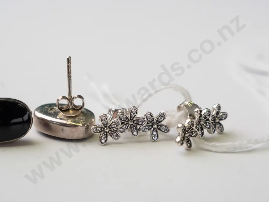 3 pairs of silver earrings stamped 925 Image 1++