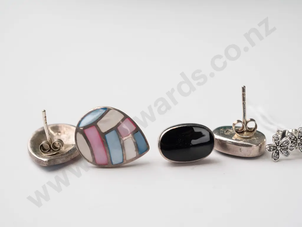 3 pairs of silver earrings stamped 925 Image 1++