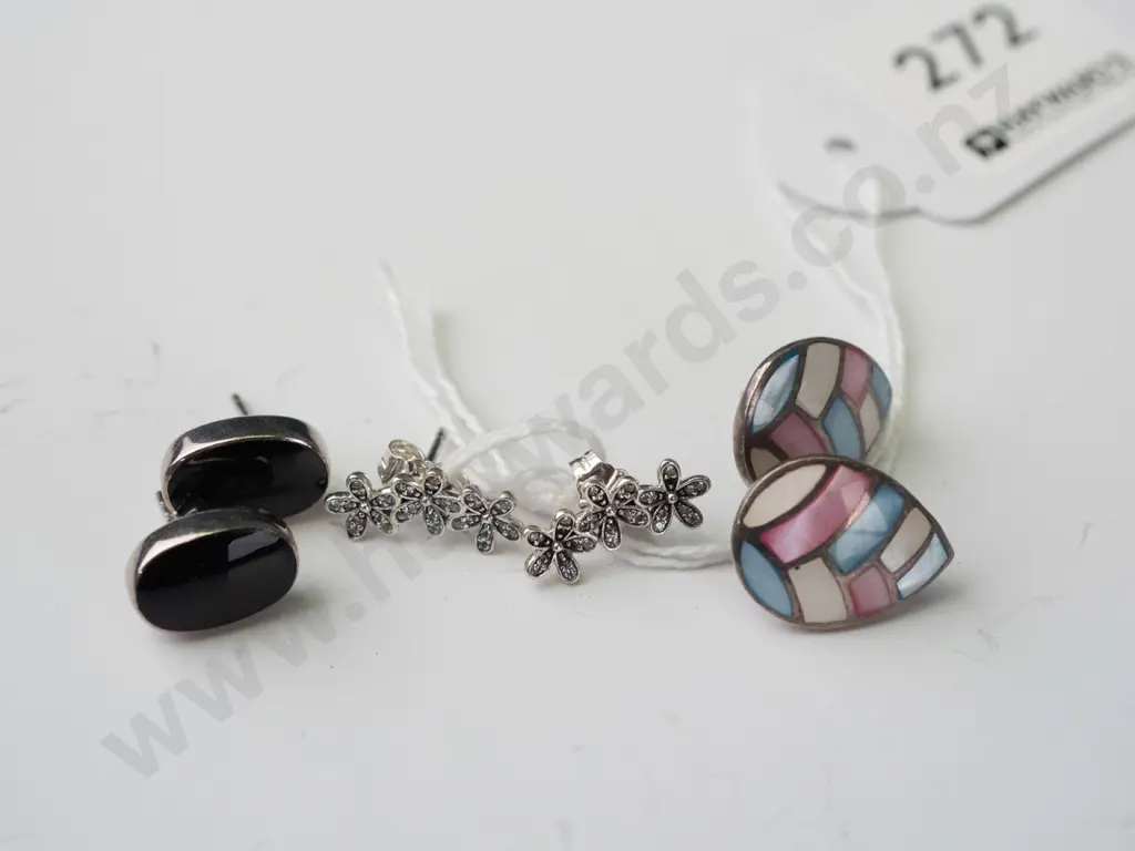 3 pairs of silver earrings stamped 925 Image 1++