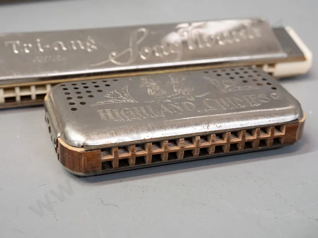 3 vintage harmonicas - German 2-sided "Highland Chimes", English Tri-Ang "Song Thrush" and Chinese "Hero" L-180. Image 1++