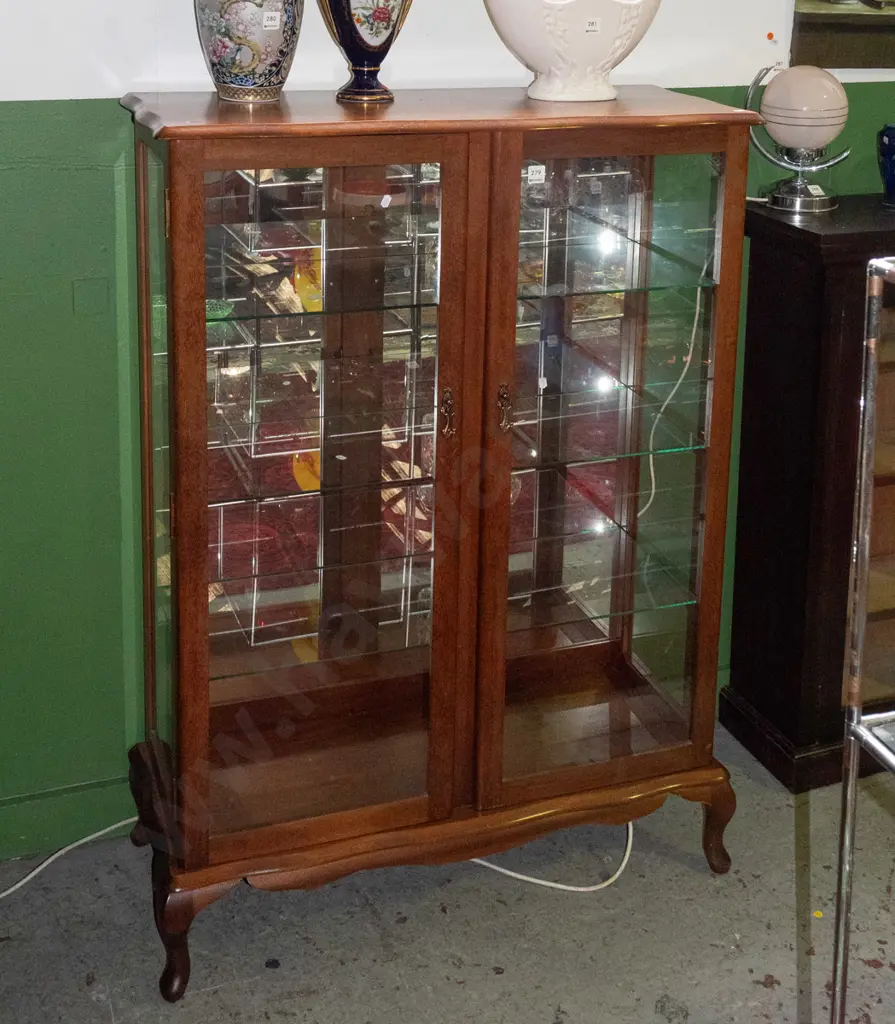 vintage mahogany 2-door display case with glazed sides, 3 fixed glass shelves and mirrored back on squat cab legs, white Image 1++