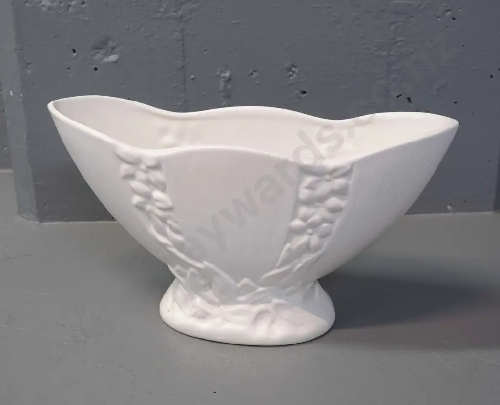 large Crown Lynn / Roydon Potteries vase with floral panels H-165 W-310 Image 1++