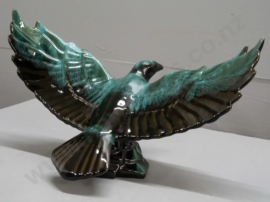 Blue Mountain pottery eagle with spread wings figurine H-210 Wingspan 360 Image 1++