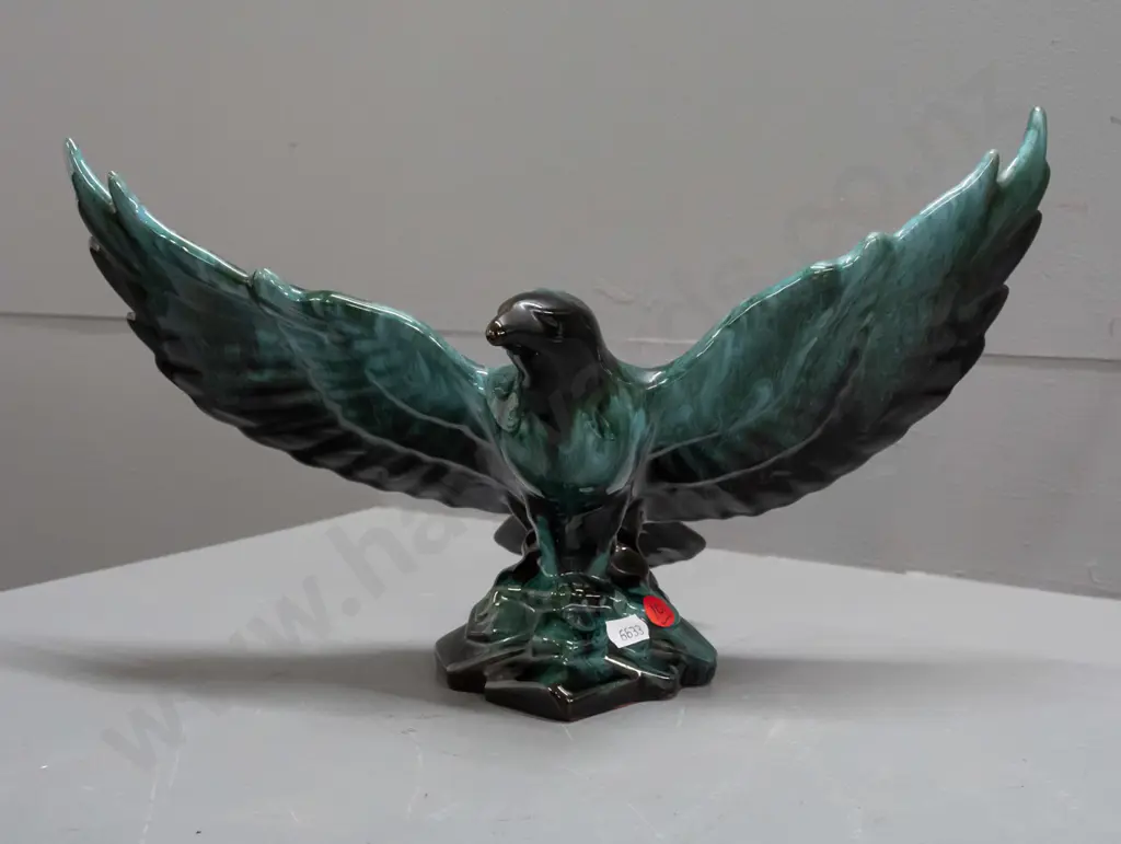 Blue Mountain pottery eagle with spread wings figurine H-210 Wingspan 360 Image 1++
