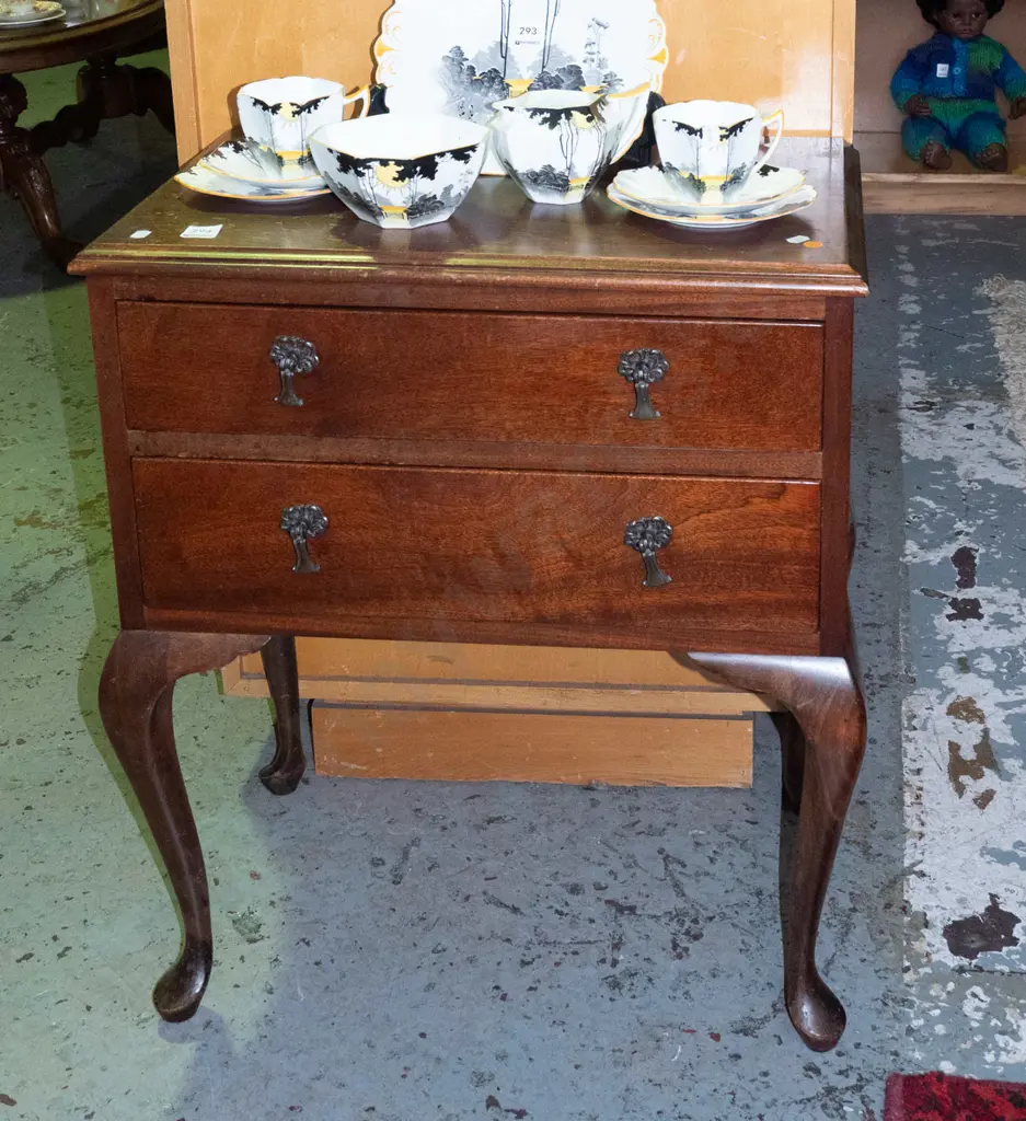 1970s vintage mahogany 2-drawer cab leg side table with 2 drawers, metal drop handles, overall wear to surface H-670 Image 1++