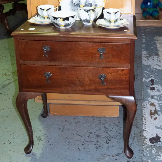 1970s vintage mahogany 2-drawer cab leg side table with 2 drawers, metal drop handles, overall wear to surface H-670