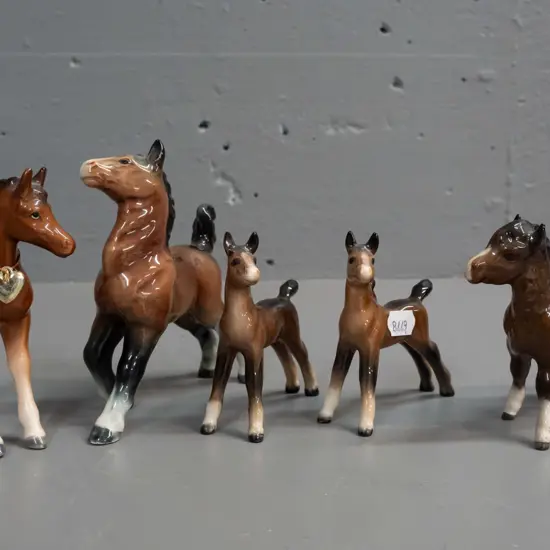 5 small horse figures - 3 small Beswick, a Bretby H-120 L-120 and one with unknown maker P&J sticker