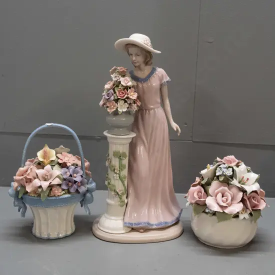 3 "Cosmos" porcelain ornaments with fine floral detail - figure H-290 and 2 flower baskets