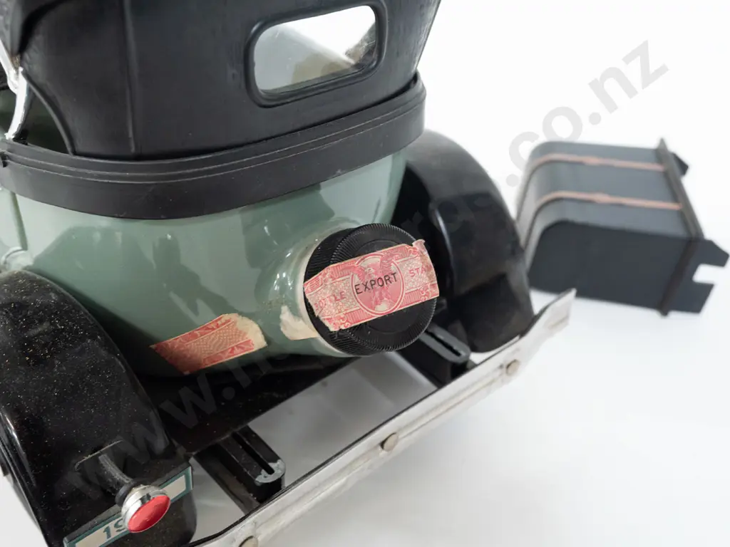 Jim Beam automotive decanter - 1929 Ford Model A Phaeton, partial contents L-345 Image 1++