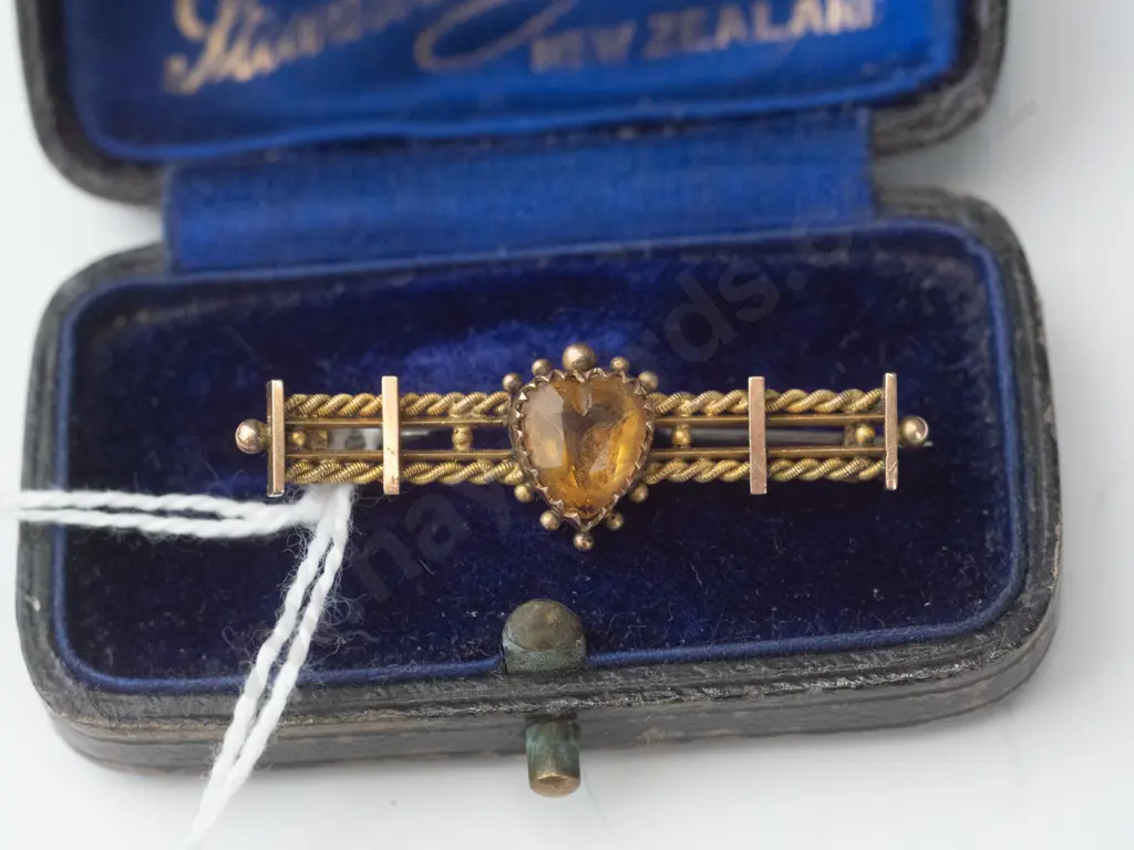 bar brooch with heart citrine double row twisted rope bar in box 2.5gms Image 1++
