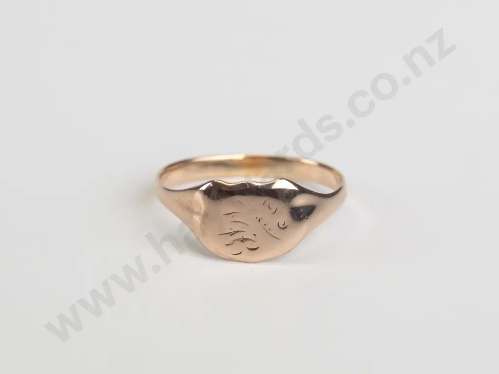 9ct  shield signet ring 1.8gms size 0.5 Image 1++
