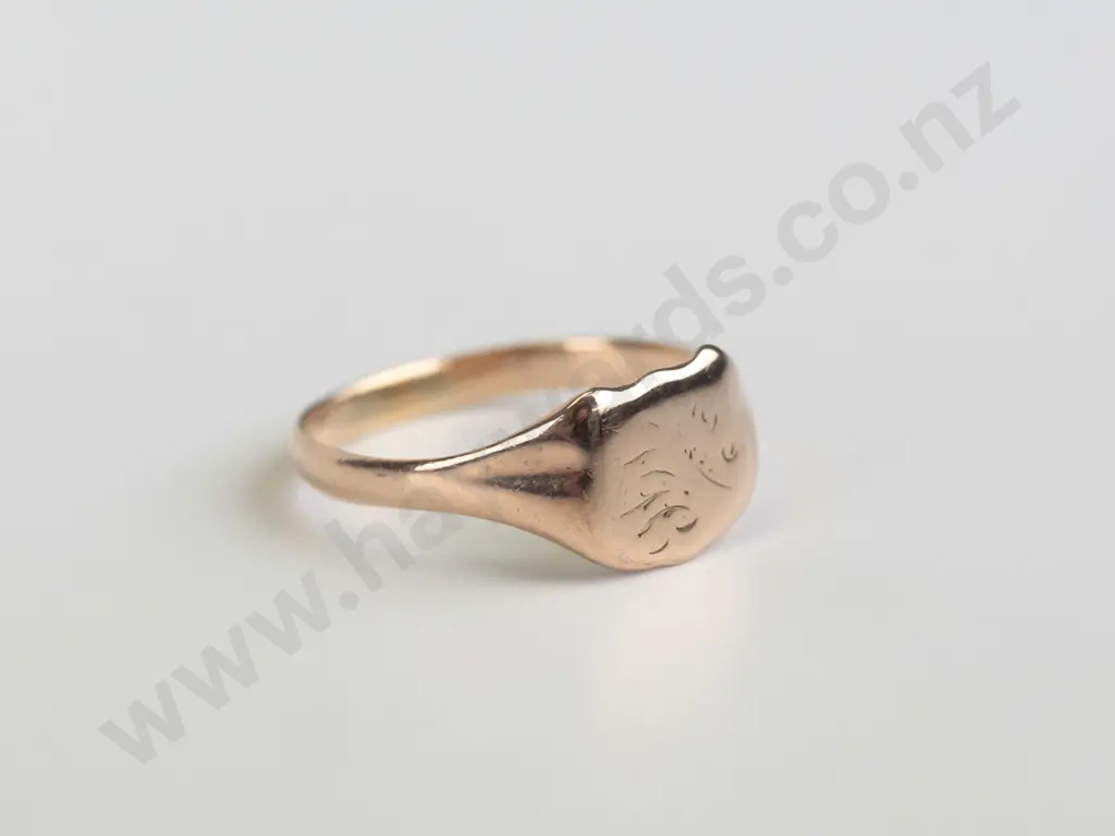 9ct  shield signet ring 1.8gms size 0.5 Image 1++