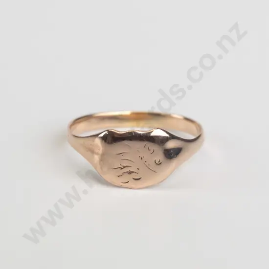 9ct  shield signet ring 1.8gms size 0.5