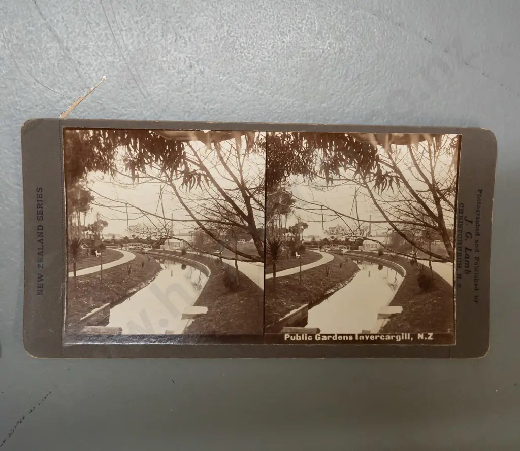 vintage stereoscope marked Underwood & Underwood New York and box of stereo view cards including New Zealand scenes Image 1++