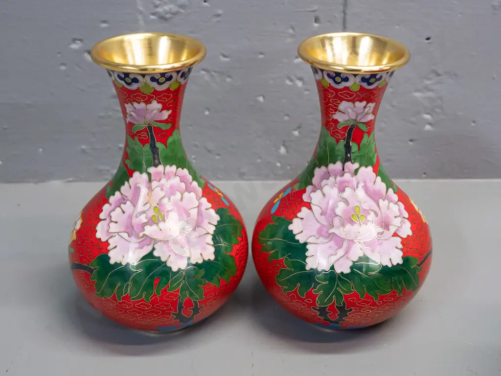 pair of Chinese cloisonne vases in fitted presentation box with moulded plastic stands and a pair of white cotton gloves Image 1++