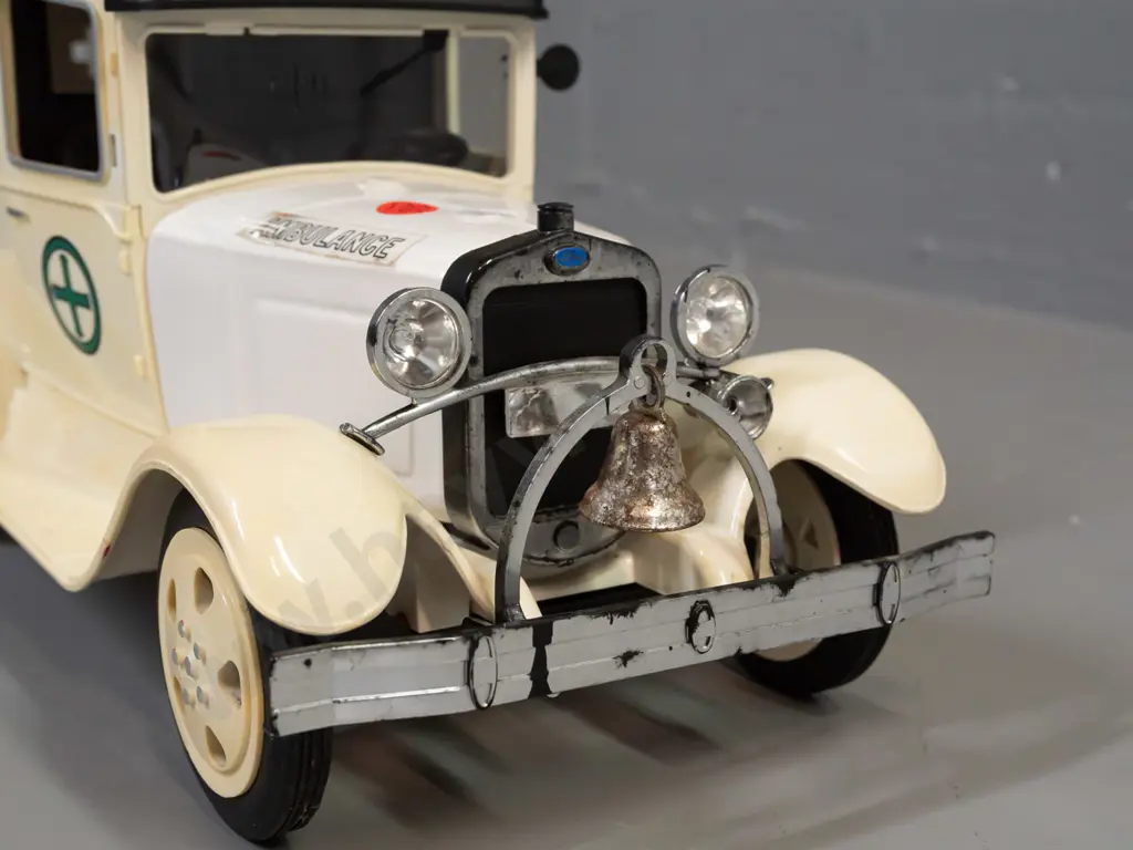 Jim Beam automotive decanter - Ford Ambulance with hinged rear door, looks like seepage around seal, seems empty. Some Image 1++