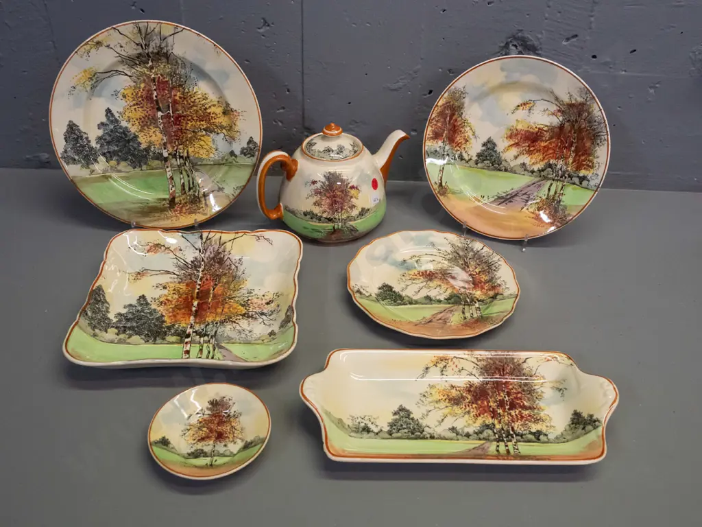 7 pieces Royal Doulton Autumn Glory - teapot, 4 plates in varied sizes, square dish etc - teapot is H-140 L-200 Image 1++