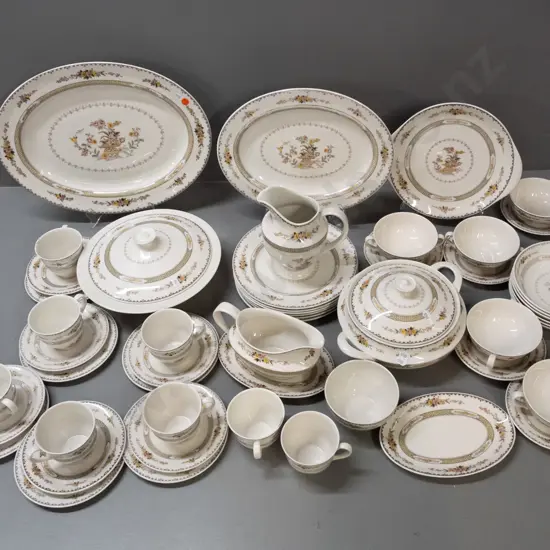 large assortment of Royal Doulton "Hamilton" pattern dinnerware - 3 oval ashetts, 2 lidded vege dishes, 6 medium size