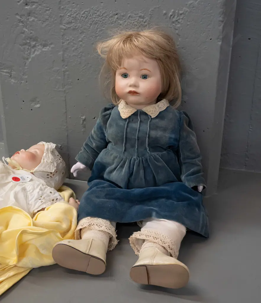 2 porcelain dolls, both by Pauline Lewis - girl marked Paris & sleeping infant with blanket marked 1988 - clothing on Image 1++