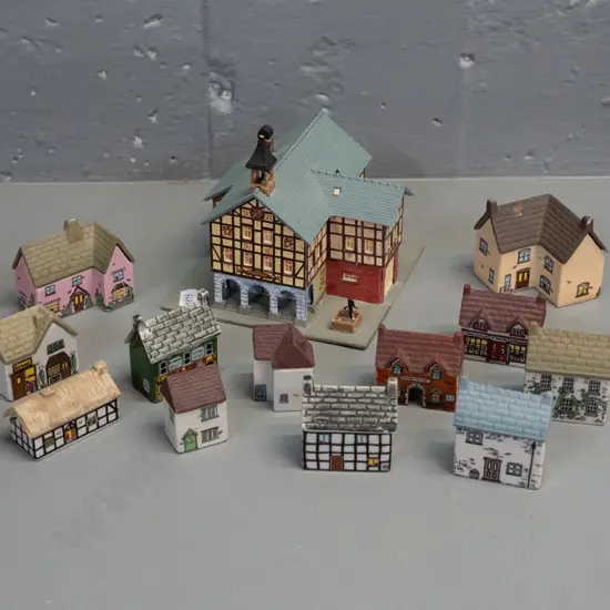 17 assorted Wade ceramic cottages and a printed plastic model inn H-100