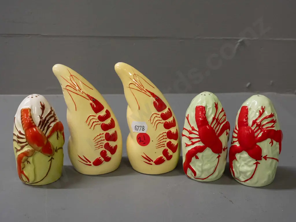 5 English lobster themed salts / peppers - tallest is H-110 Image 1++
