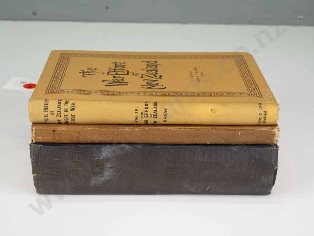 3x New Zealand books - The War Effort of New Zealand, New Zealand Cyclist Corps, The Otago regiment 1914-1918 Image 1++