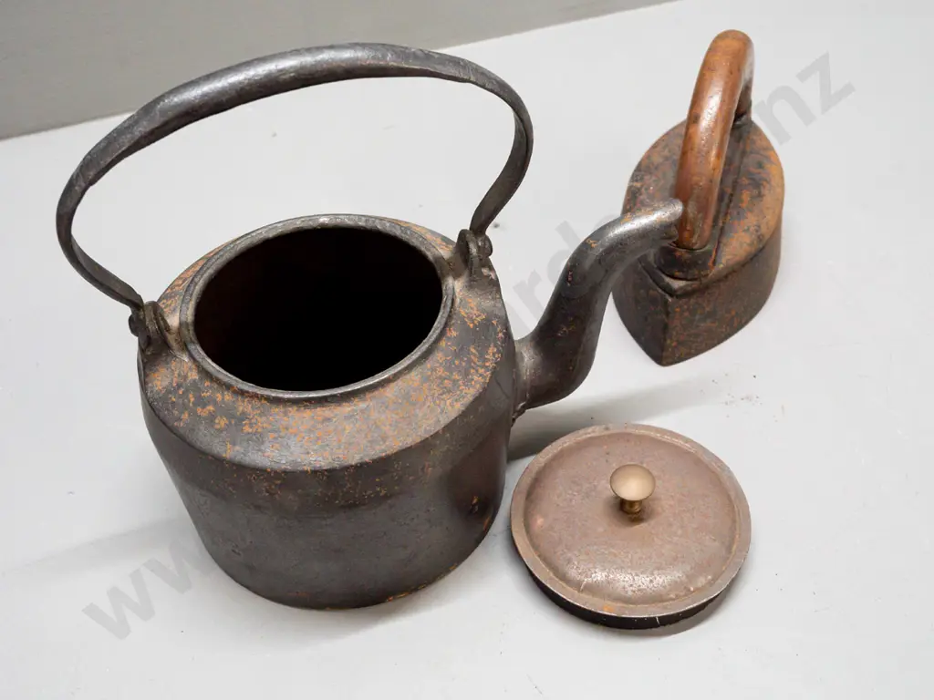 cast iron kettle H-230 L-230 and a vintage sad iron with wood handle - kettle marked T Holcroft & Son Wolverhampton Image 1++