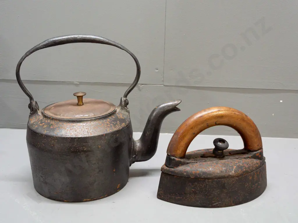 cast iron kettle H-230 L-230 and a vintage sad iron with wood handle - kettle marked T Holcroft & Son Wolverhampton Image 1++