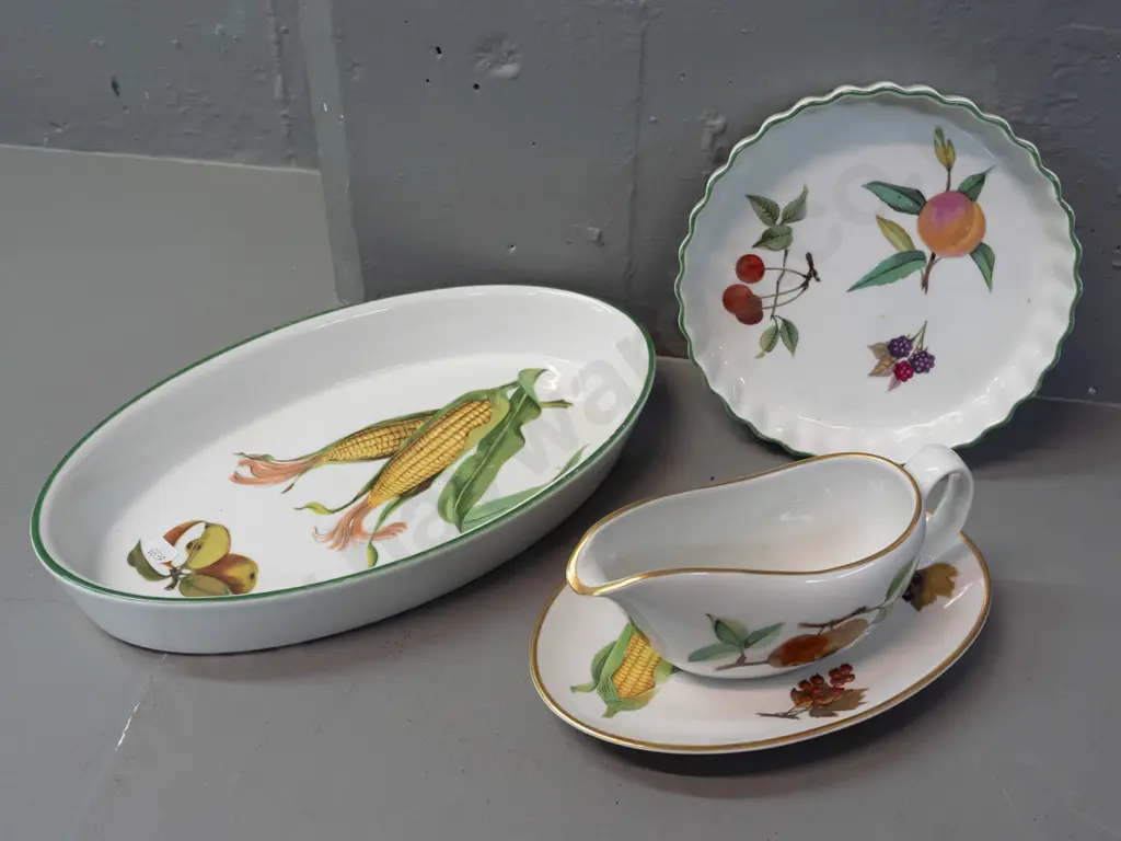 3 Royal Worcester items  - "Evesham Vale" scalloped edge quiche dish and oval dish L-320, gilt rim sauce boat and saucer Image 1++