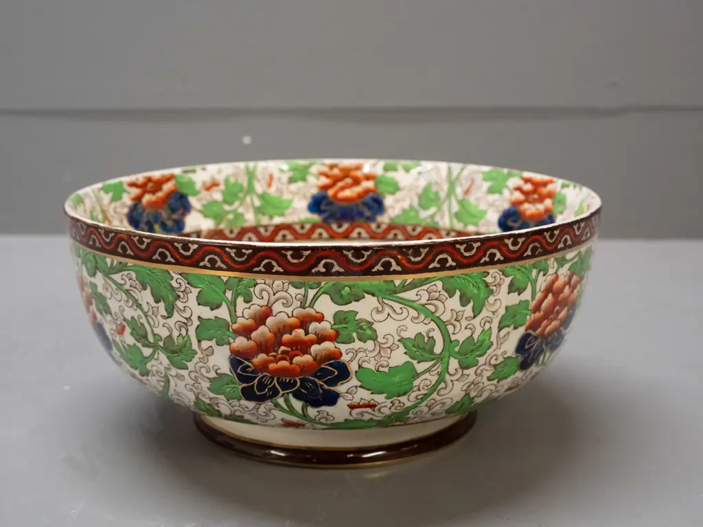 Royal Doulton bowl with floral & foliate decoration - 1920s according to sticker H-100 D-230 Image 1++