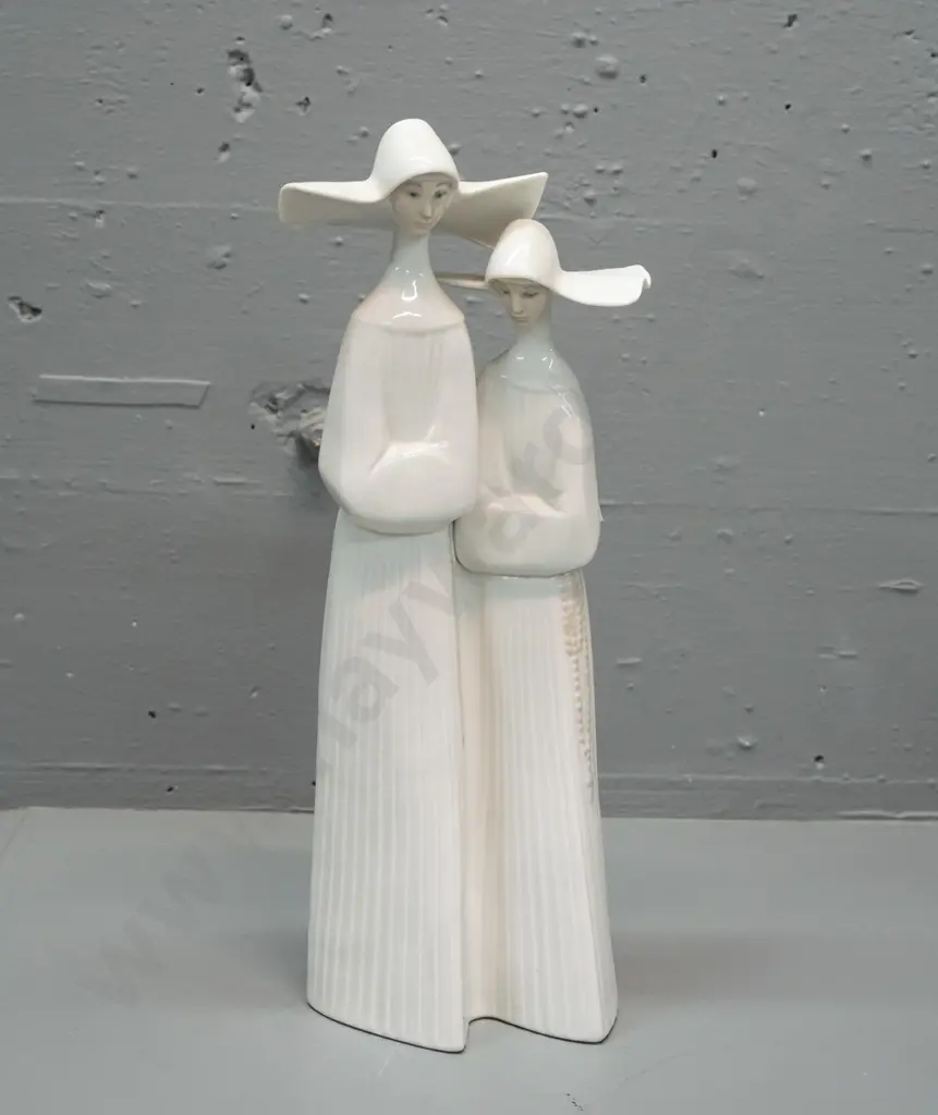 Lladro figure - pair of nuns H-330 W-120 Image 1++