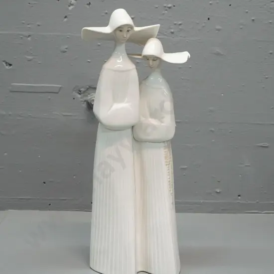 Lladro figure - pair of nuns H-330 W-120