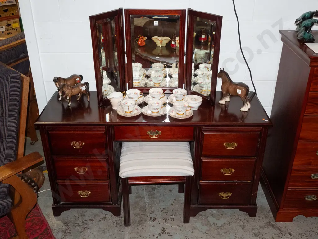 reproduction mahogany dressing table with freestanding 3-panel hinged mirror on top, 7 drawers, upholstered stool Image 1++