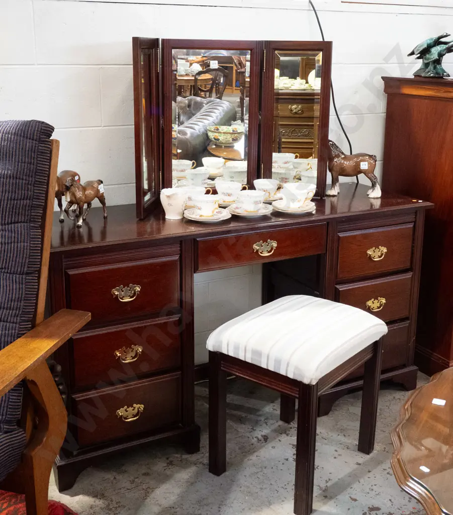reproduction mahogany dressing table with freestanding 3-panel hinged mirror on top, 7 drawers, upholstered stool Image 1++