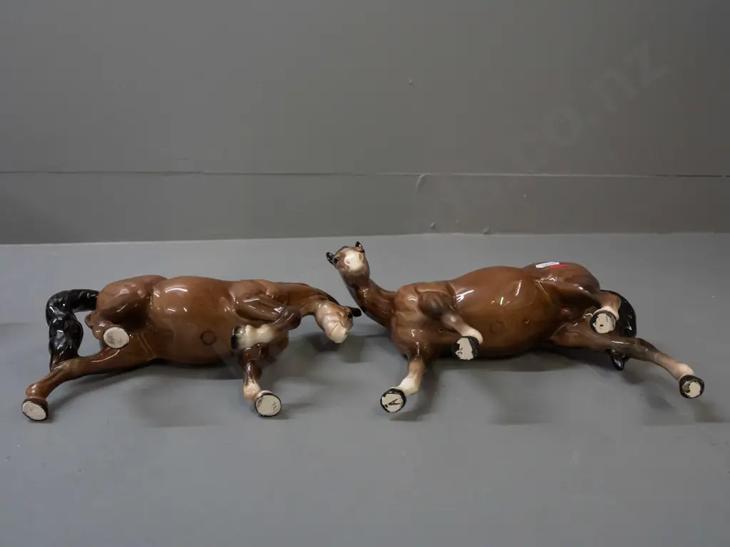 2 Beswick horse figures, one with repair to rear leg H-180 L-230 Image 1++
