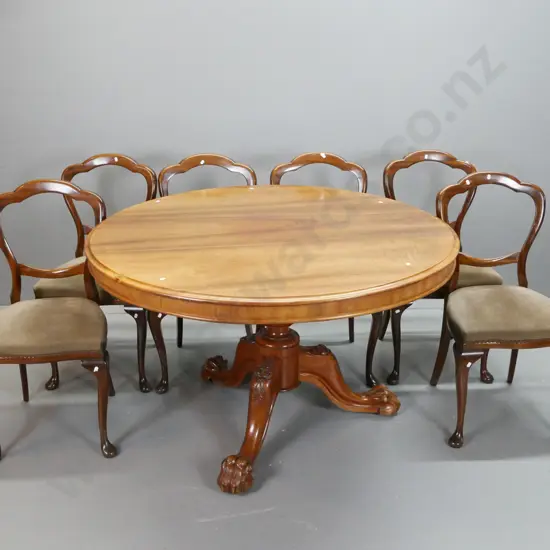 colonial cedar round breakfast table with tilt mechanism on turned pedestal base on 3 sweeping carved legs & lions paw